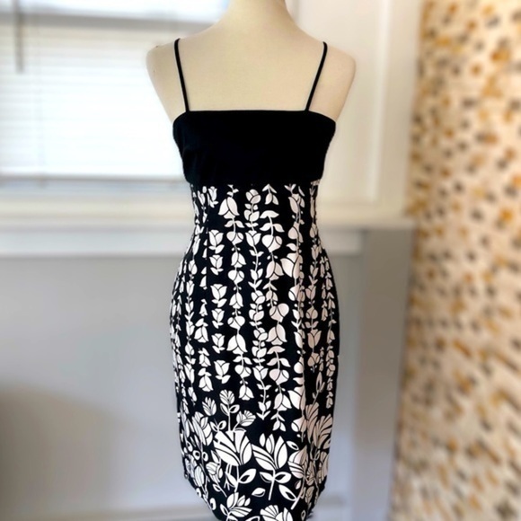 Black and white floral dress with bow back - Picture 2 of 7